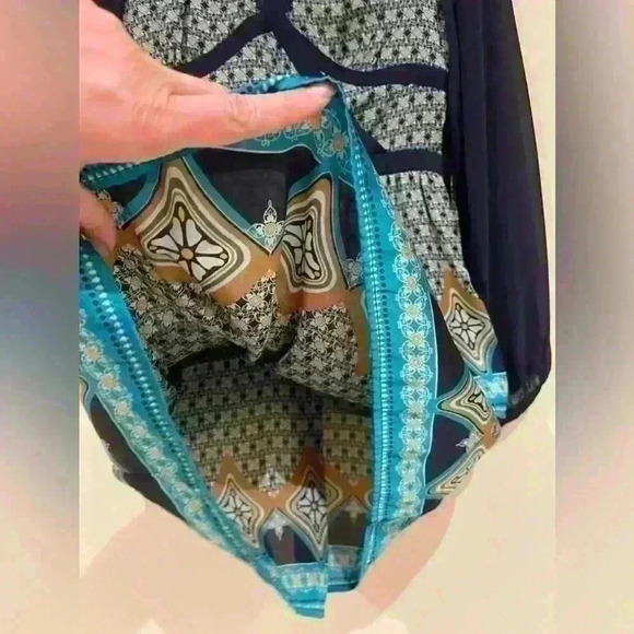 BCBGeneration Crepe & Chiffon Dress size 8 - Picture 5 of 8